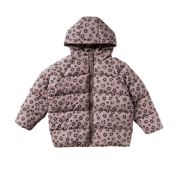 meisje draagt your wishes sweet leopard jas puffer winterjas met panterprint 